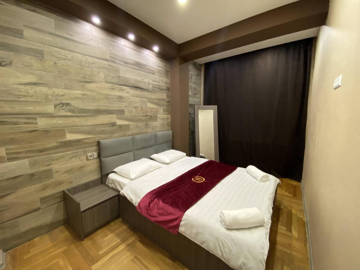 Superior Apartment On Kostava Tbilisi Esterno foto