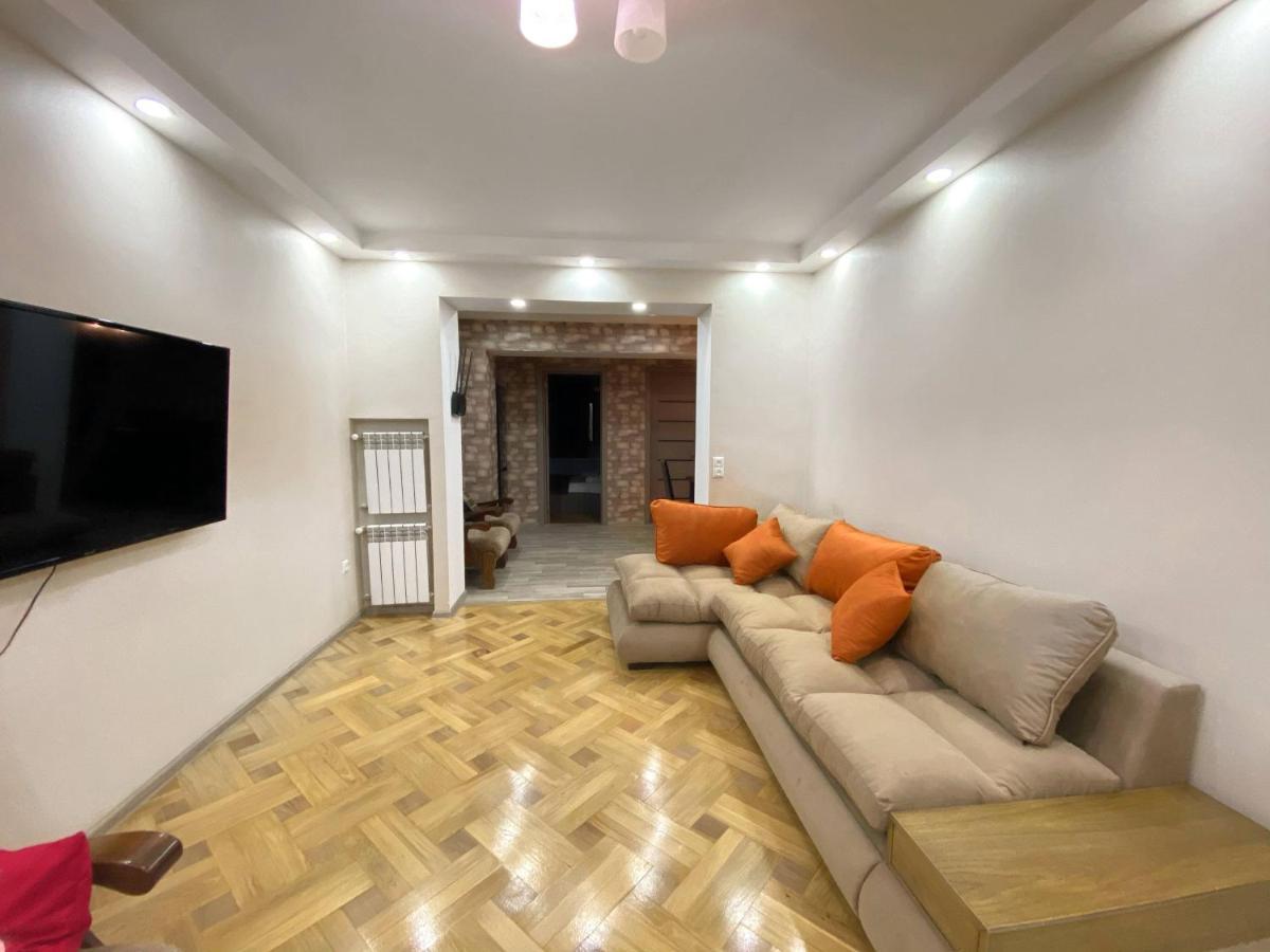 Superior Apartment On Kostava Tbilisi Esterno foto