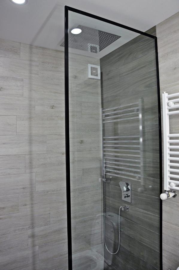 Superior Apartment On Kostava Tbilisi Esterno foto