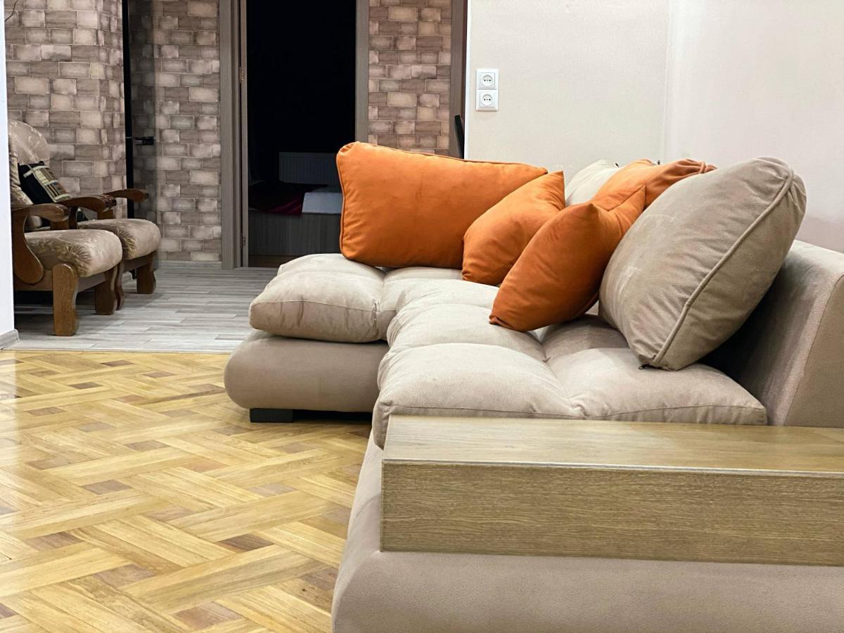 Superior Apartment On Kostava Tbilisi Esterno foto